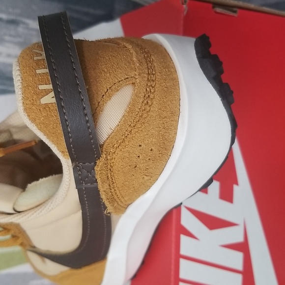 Nike Women's WMNS Waffle Debut In Brown Sesame Size 6 - Picture 6 of 11